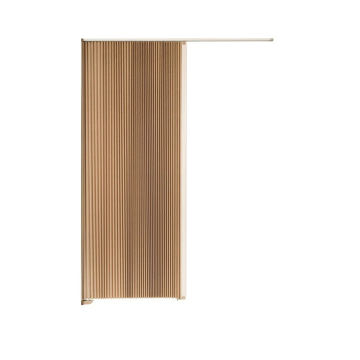Hölzerner Raumteiler mit vertikalen Lamellen in Naturfarbe, 121 cm breit, freistehend vor weißem Hintergrund