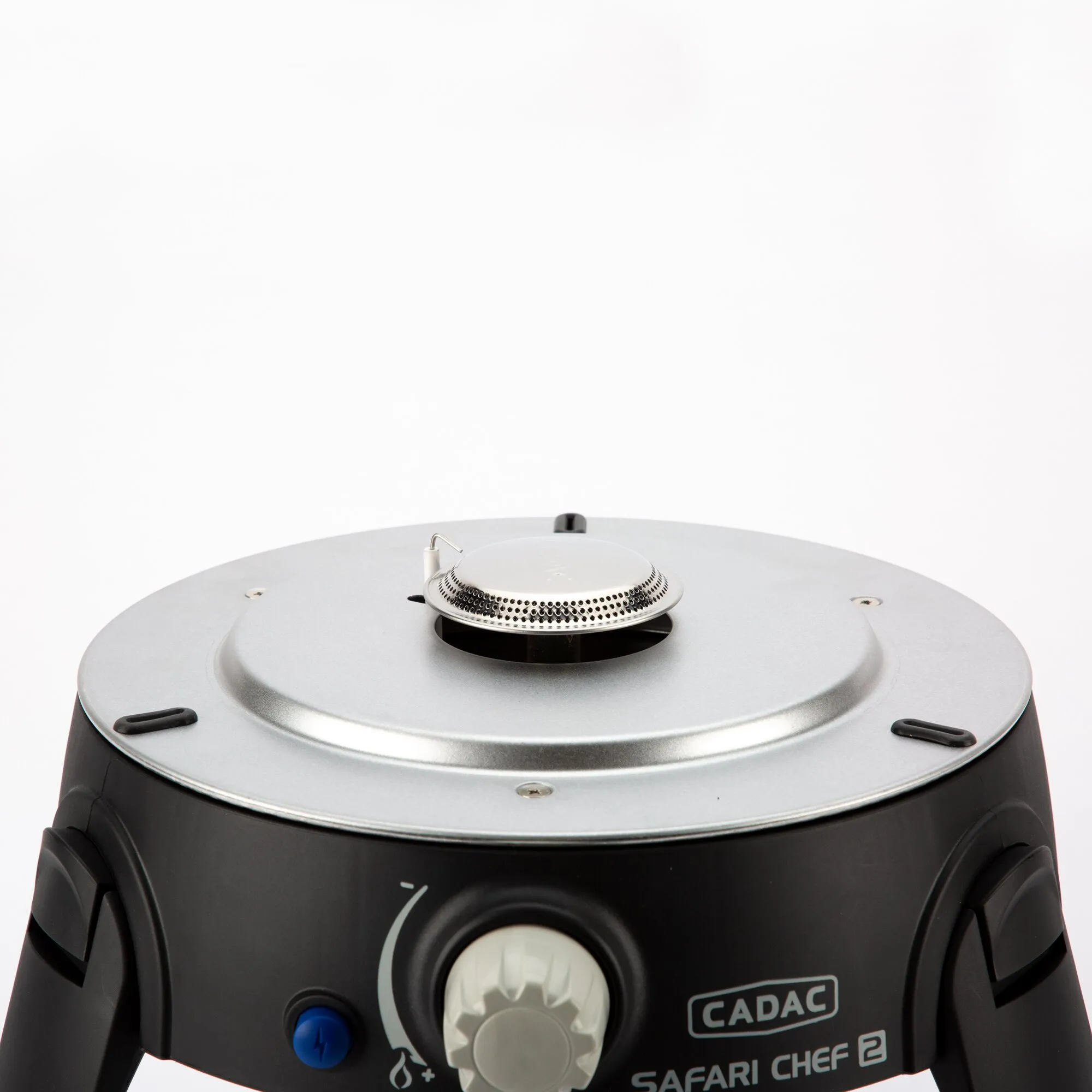 Detailaufnahme der silbernen Brennereinheit mit Lochkranz, Zündvorrichtung und Temperaturregler eines schwarzen CADAC Safari Chef 2 Curry grills