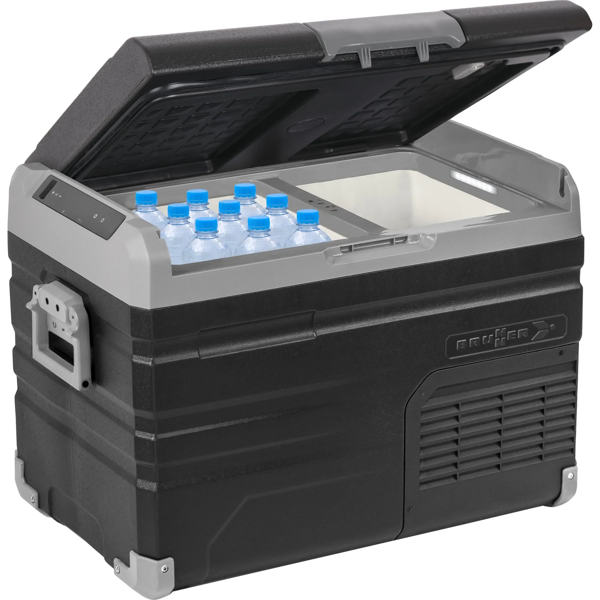 Schwarze Kühlbox Polarys Freeze DZ mit geöffnetem Deckel, Wasserflaschen, zwei Innenfächern, Bedienfeld und seitlichem Lüftungsgitter