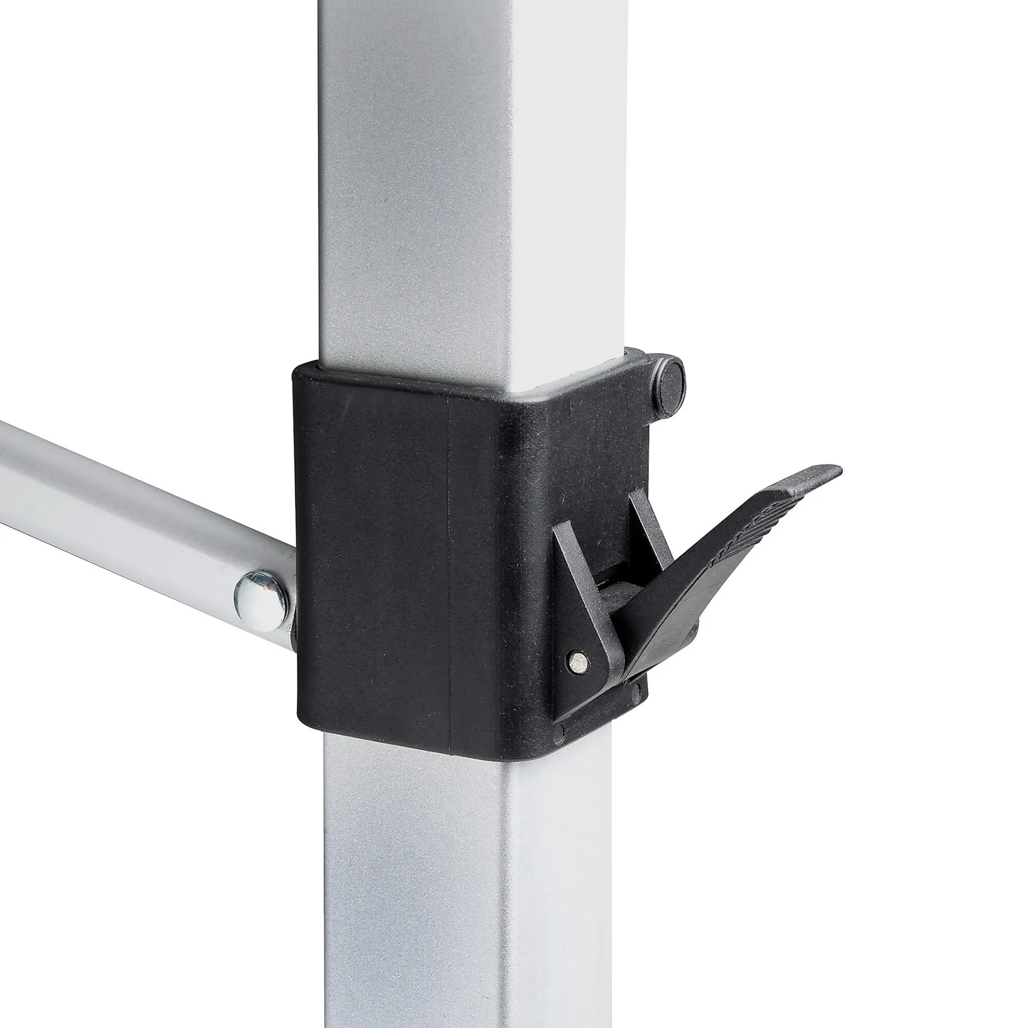 Detailaufnahme des Rolltischs Titanium Quadra Compack 4 mit silbernem Vierkantrohr und schwarzer Klemmhalterung mit Hebel