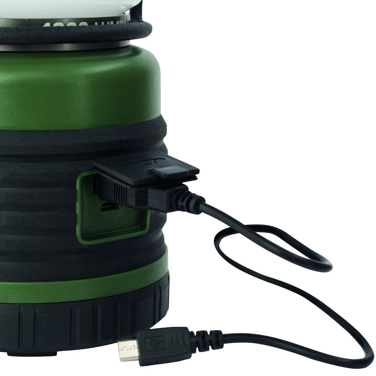Detailaufnahme der grün-schwarzen Campinglampe Leon mit USB-Ladekabel und seitlichem Anschluss -perl 