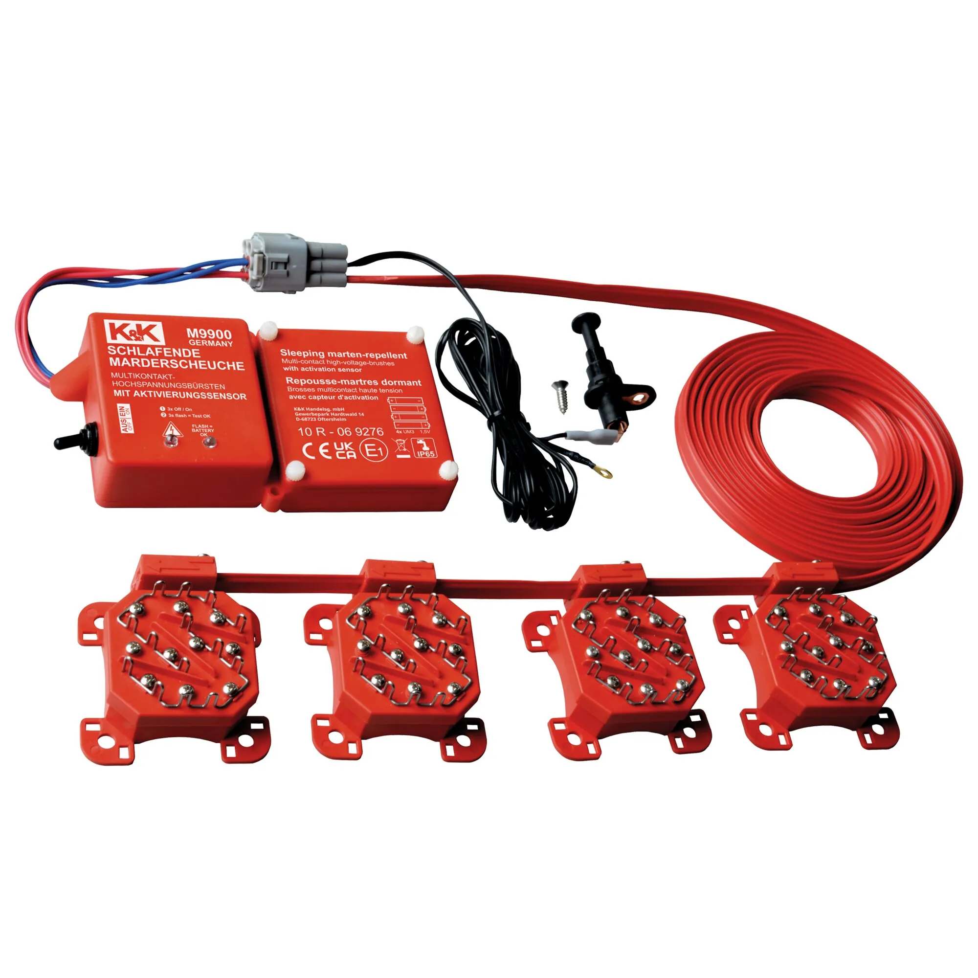 Rotes Marderabwehrgerät K&K M9900 mit vier Multikontakt-Hochspannungsbürsten, Anschlusskabeln, Steckverbinder und Befestigungsteilen