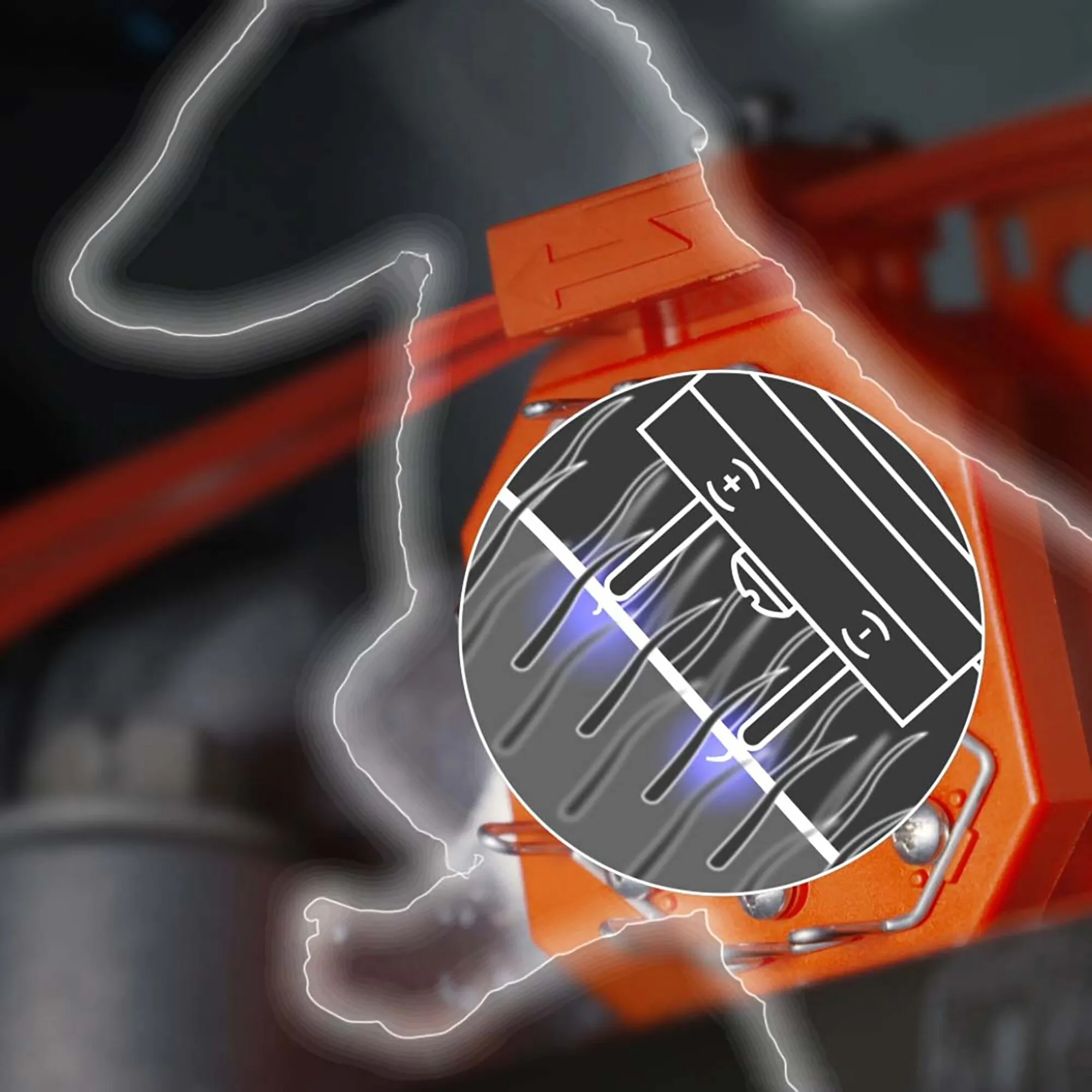 Detailaufnahme des orangefarbenen Marderabwehrgeräts M9300 mit Kontaktplatten und grafisch dargestellten Stromimpulsen