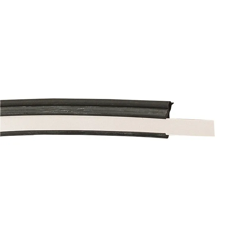 Schwarzes Gummiprofil mit weißem Trägerstreifen, als Detailansicht des Profils für 24 bis 28 mm, 20 m Länge