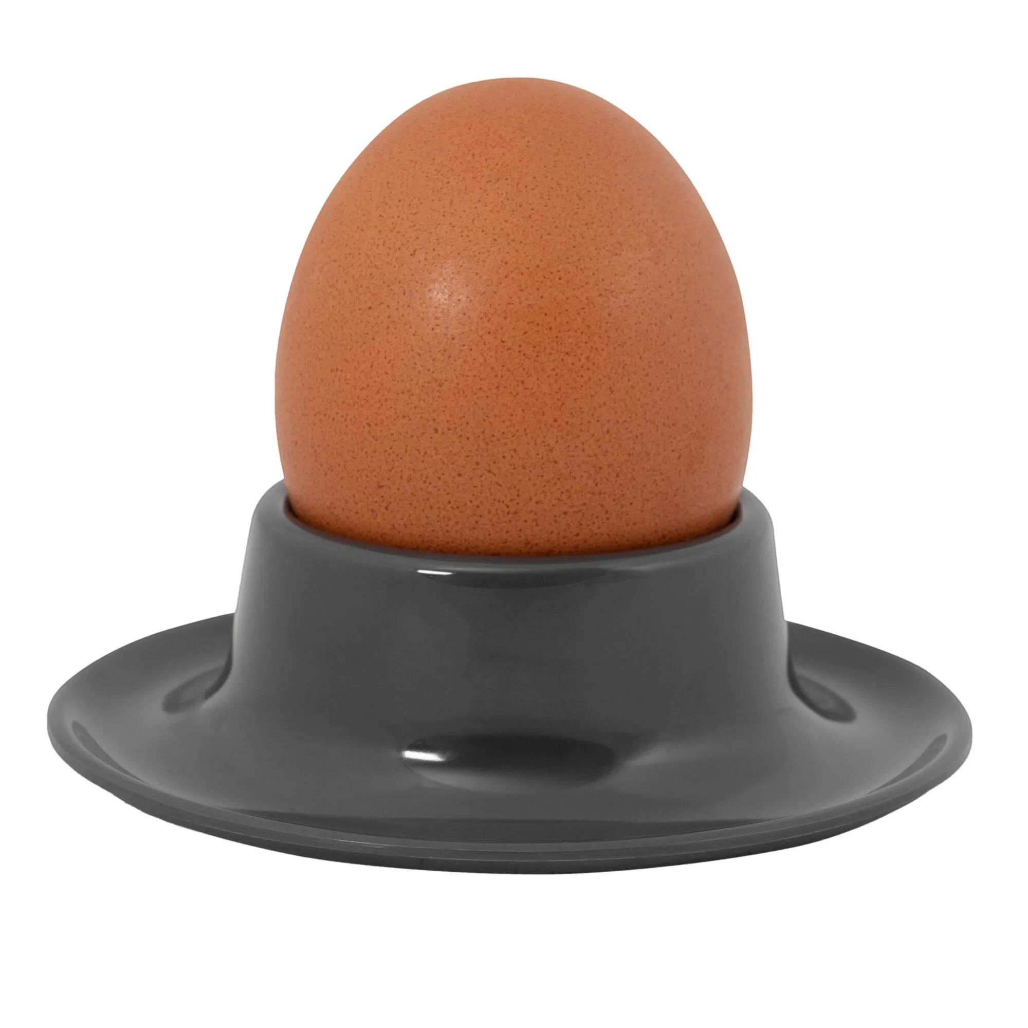 Dunkelgrauer Eierbecher mit breitem Tellerfuß, darin ein braunes Ei auf weißem Hintergrund, Frontalansicht