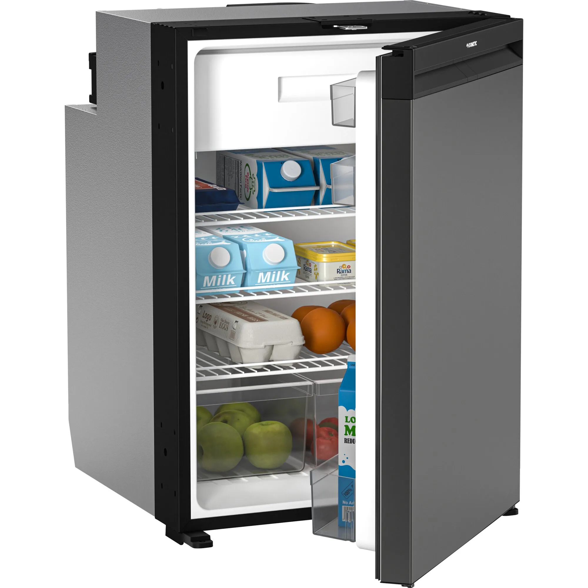 Geöffneter schwarzer Dometic CoolMatic NRX 115C Kompressorkühlschrank mit gefülltem Innenraum und transparenten Fächern