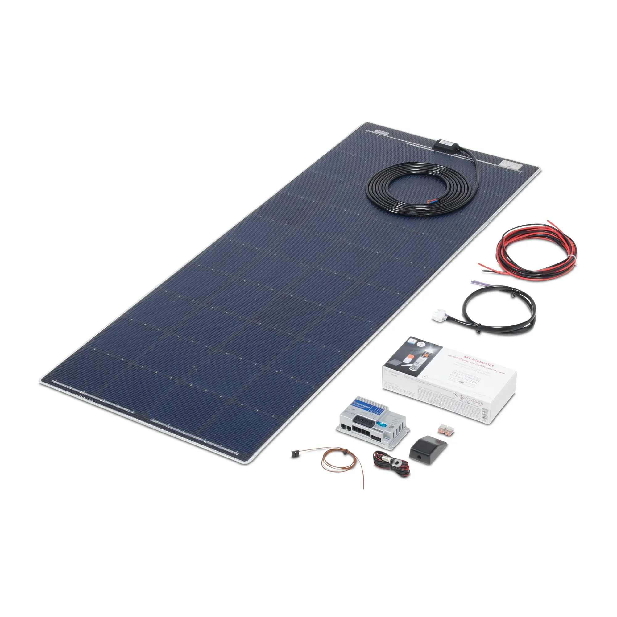 Solar-Komplettanlage Flat Light mit 150-Wp-Solarmodul, Laderegler, Kabeln, Sicherung und Montagekleber auf weißem Hintergrund