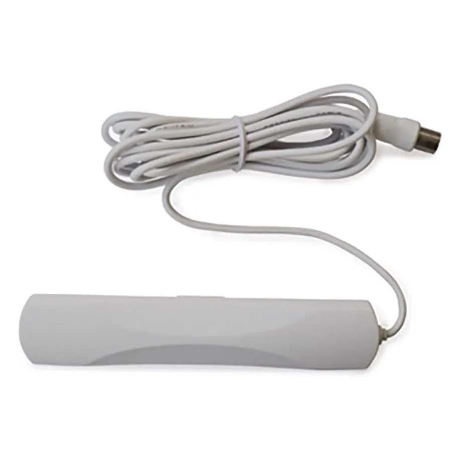Graue DVB-T/T2-Antenne alphatronics AN1 mit flachem Gehäuse, fest angeschlossenem Kabel und Koaxialstecker