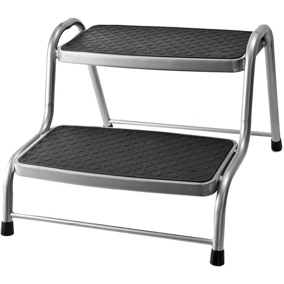 Doppeltrittstufe King Double Step XL aus silberfarbenem Metall mit zwei schwarzen, rutschhemmend gemusterten Trittflächen
