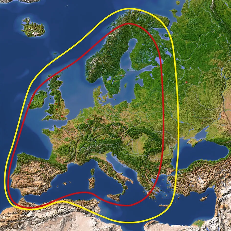 Europakarte mit roten und gelben Empfangsbereichen der Sat-Anlage Teleco FlatSat Classic Single mit 85-cm-Antenne