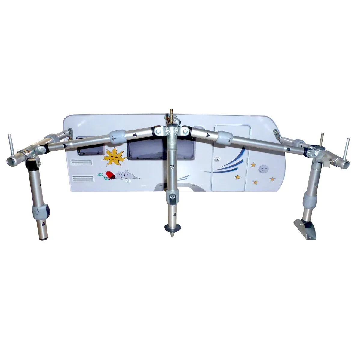 Silberfarbener Aufstellstab easysystem mit 28 mm Durchmesser, dreiteiligem Gestänge und verstellbaren Standfüßen vor einem Wohnwagen