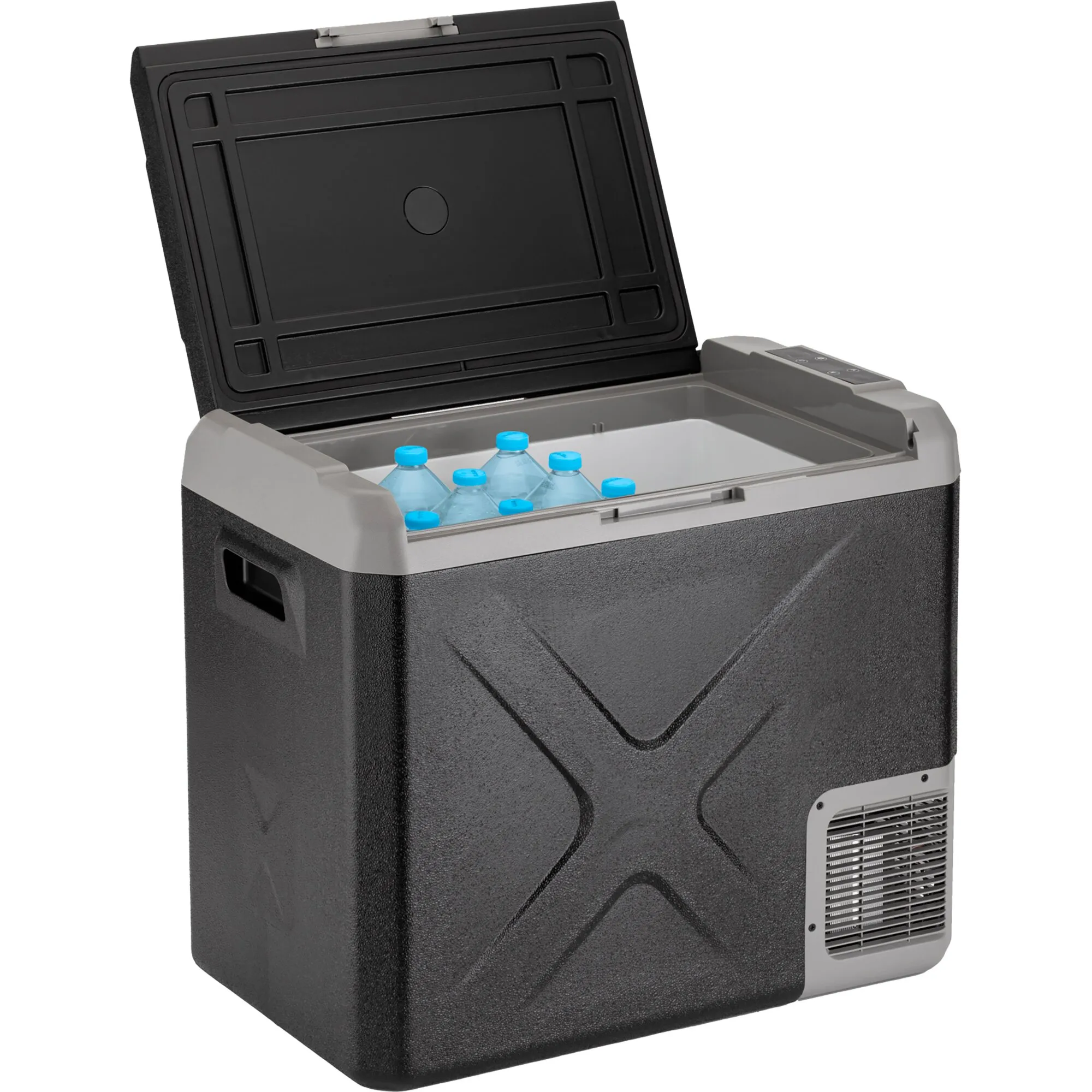 Schwarze elektrische Kühlbox Polarys Freeze SZ mit geöffnetem Deckel, 40 Litern Fassungsvermögen und Wasserflaschen im Innenraum