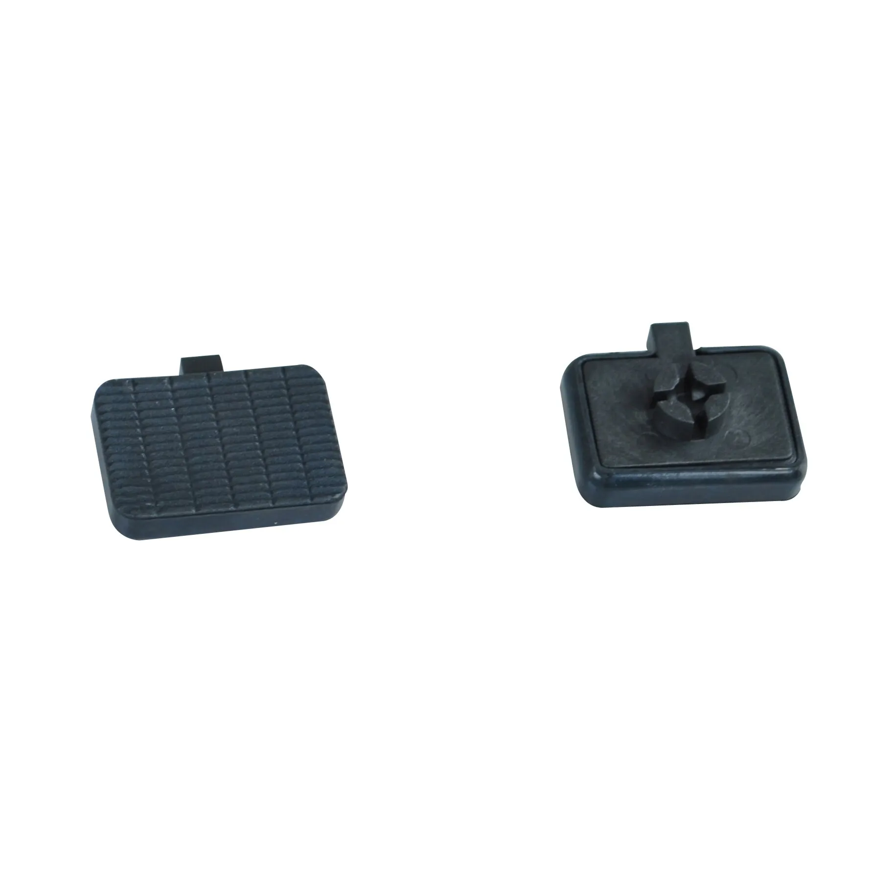 Schwarze rechteckige Blättchen vom Klemm-Element für Aero Mirror im 2er-Set, ein Blättchen mit geriffelter Oberfläche, eines mit Halterung underside