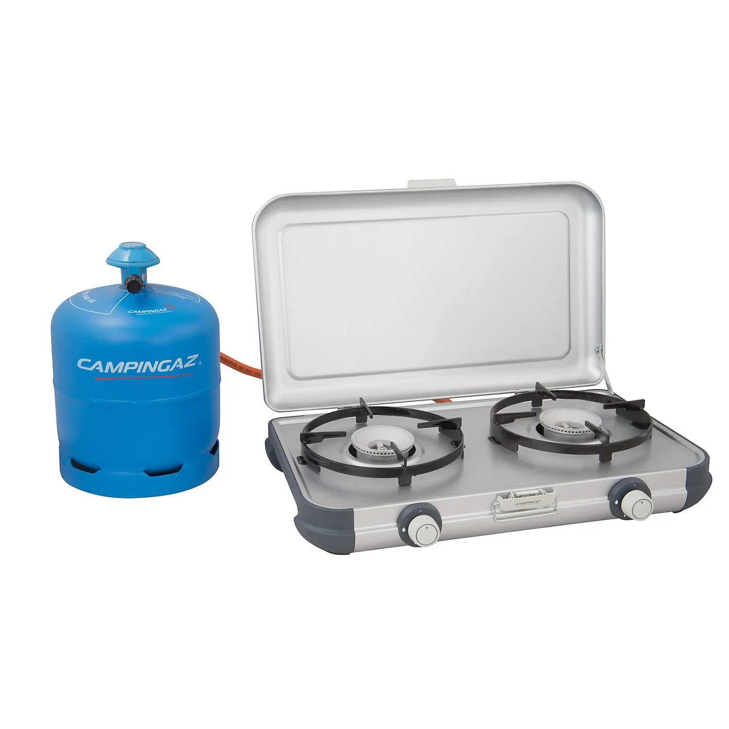 Camping Kitchen 2 Gaskocher von Campingaz mit zwei Brennern, silbernem Deckel und angeschlossener blauer Gasflasche