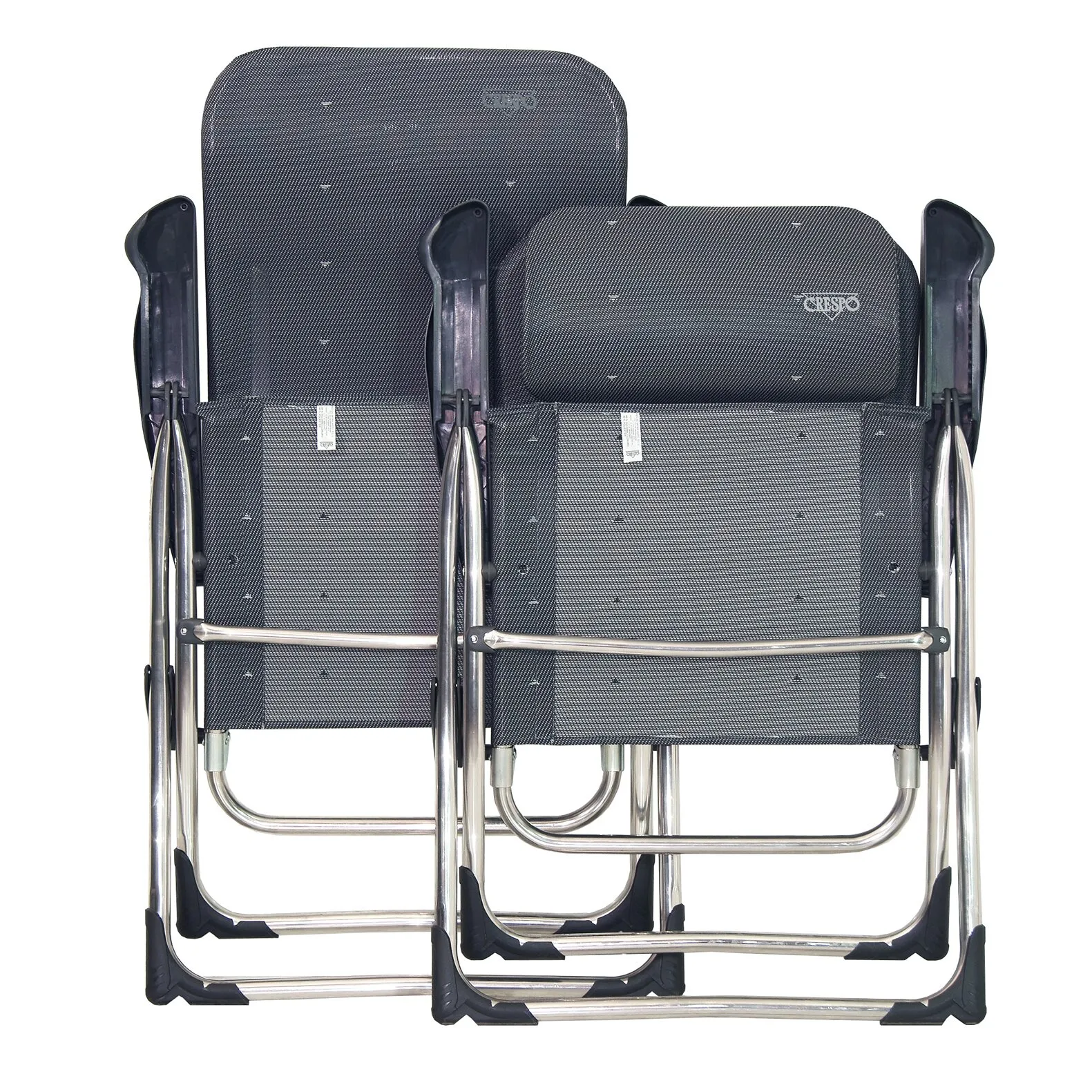 Zwei dunkelgraue Campingstühle XS AL/215 Compact mit gepolsterten Armlehnen und glänzendem Aluminiumrahmen, frontal ineinandergestellt