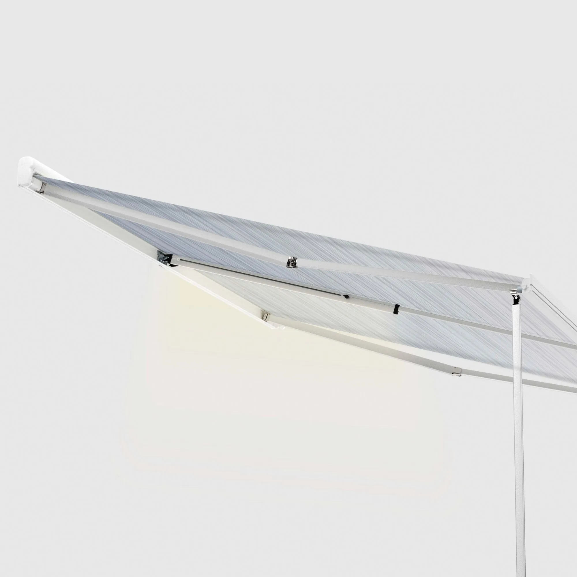 Spannstange Rafter LED CaravanStore (ZIP) unter einem ausgefahrenen, hellgrauen Caravanvorzelt an einem senkrechten Stützfuß befestigt