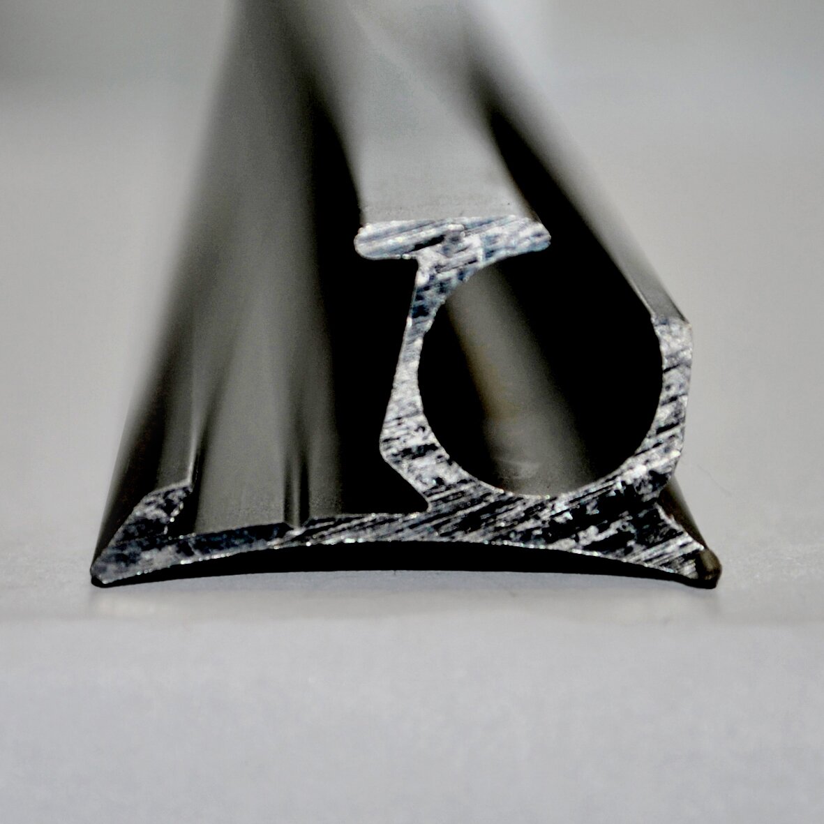 Piping Profile Rail 5 m, black