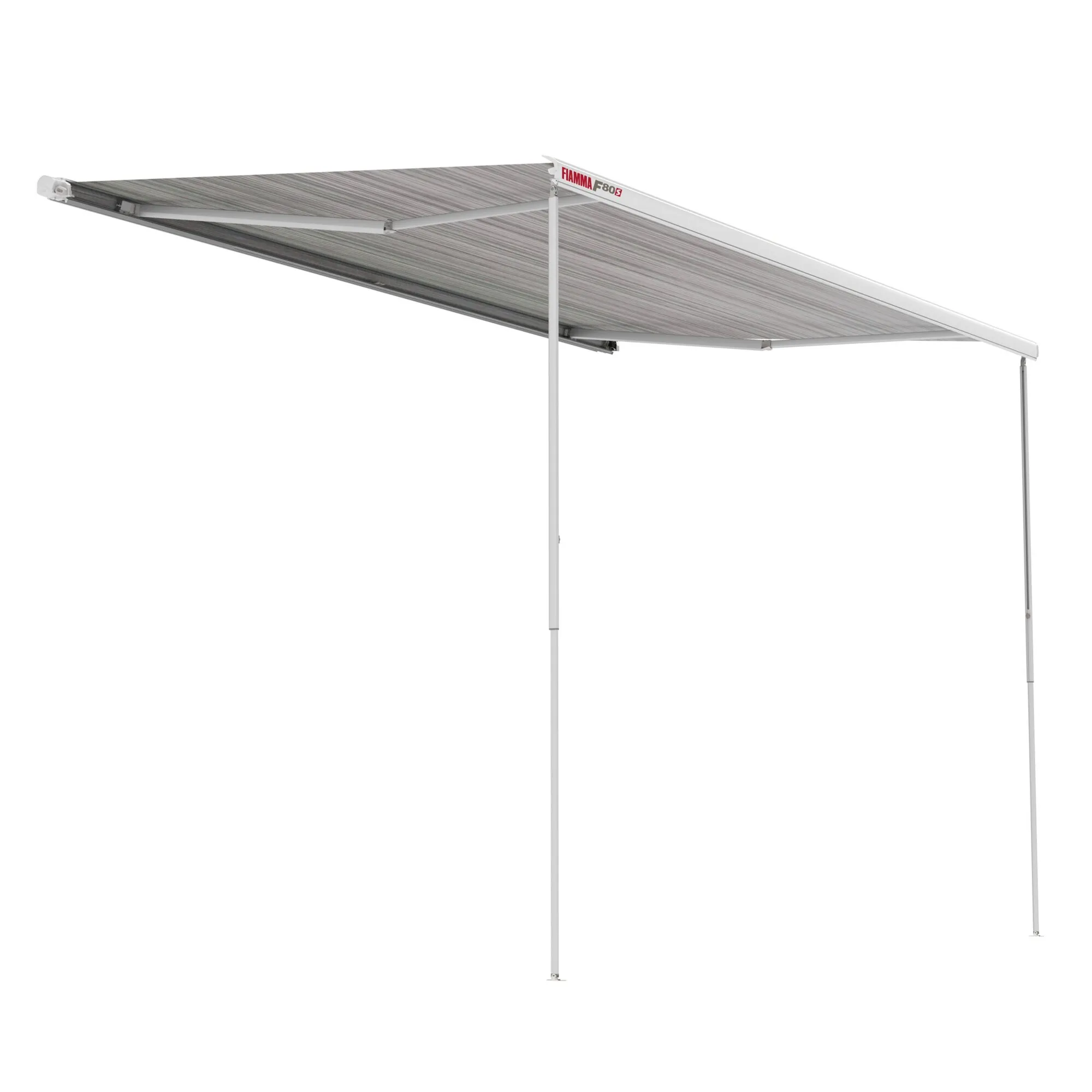 Fiamma F80 Markise in Polarweiß mit grau gestreiftem Royal-Grey-Tuch, ausgefahren mit zwei vorderen Standbeinen