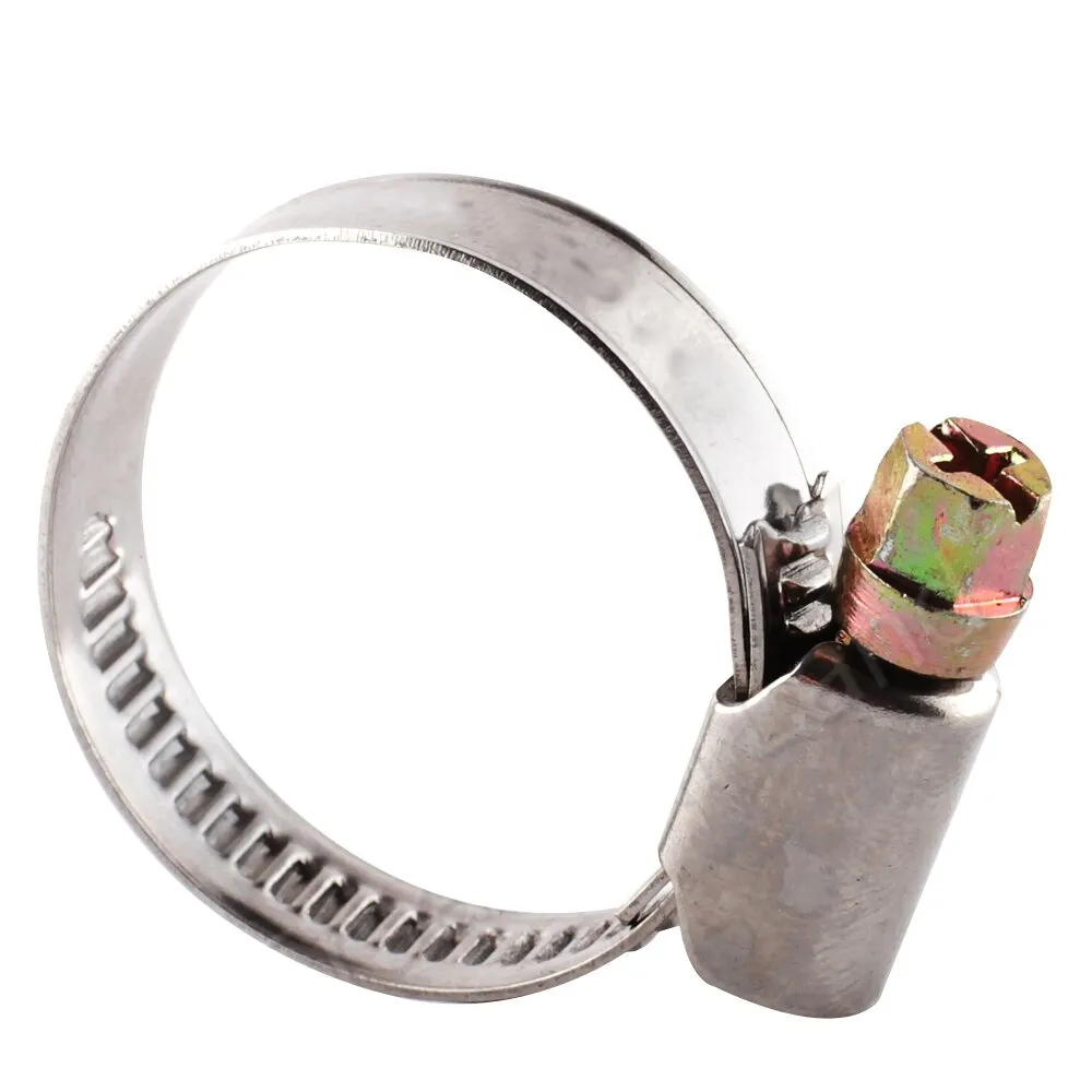 Silberfarbene Schlauchschelle aus Metall mit perforiertem Spannband und seitlicher Schraubklemme in Nahaufnahme
