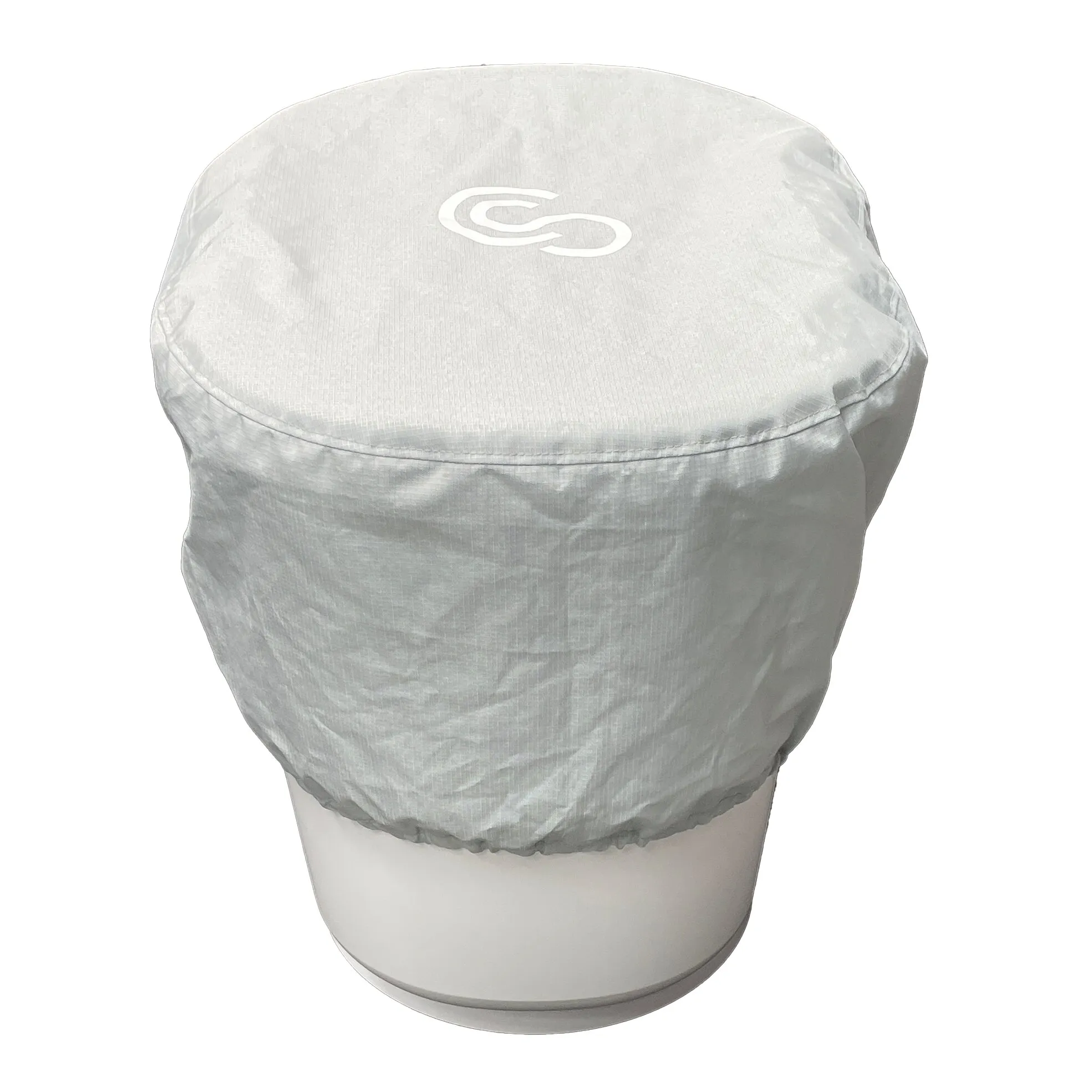 Wasser-Schutzhaube für die Clesana C1 in Weiß, über einer runden Toilette mit Clesana-Logo dargestellt