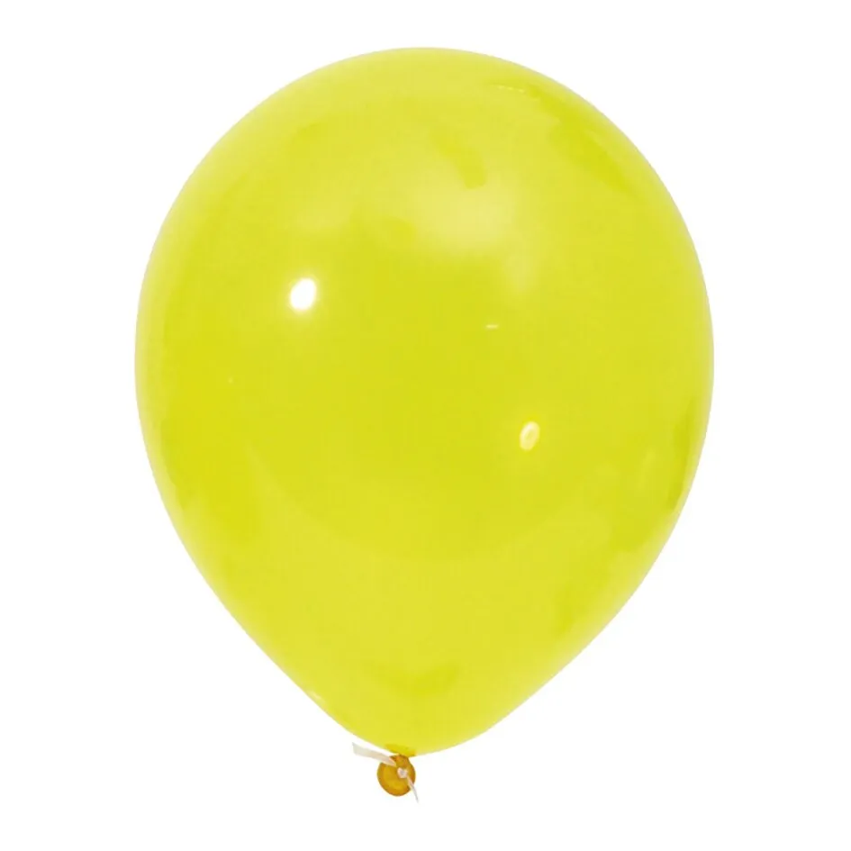 Gelber, glänzender, rund geformter Heliumballon des Balloon-Gaz-Kits mit verknotetem Ballonhals auf weißem Hintergrund