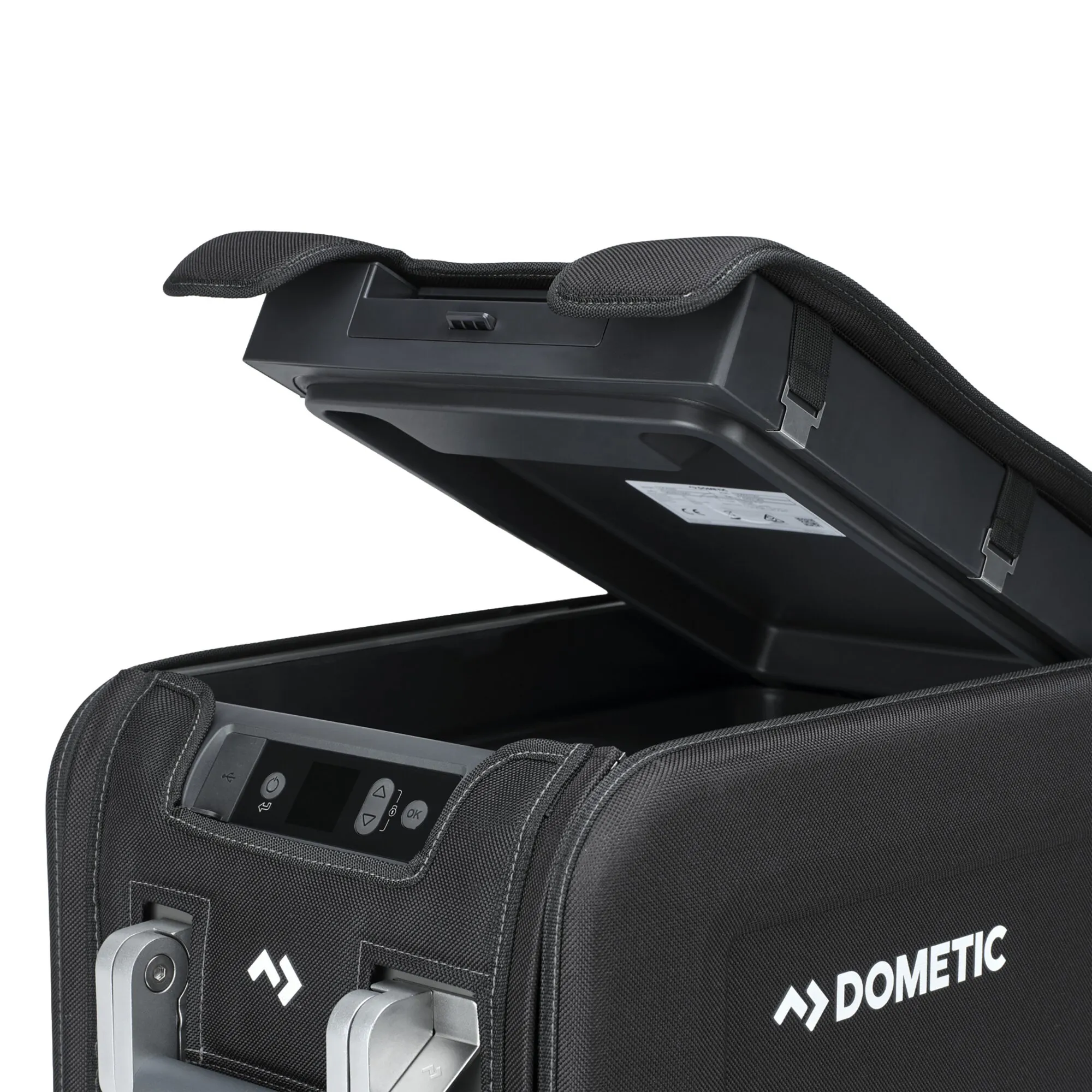 Schwarze Dometic-Schutzhülle für die CFX5 45 mit geöffnetem Deckel und sichtbarem Bedienfeld