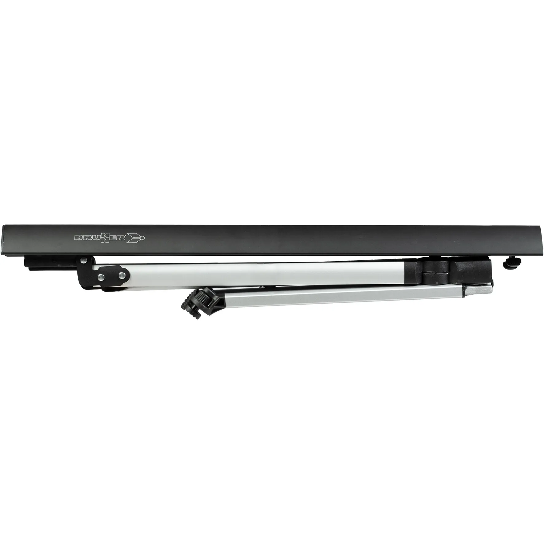 Zusammengeklappter schwarzer Rolltisch Brunner Accelerate Compack 4 mit silbernem Gestänge und ausklappbaren Standbeinen in Seitenansicht