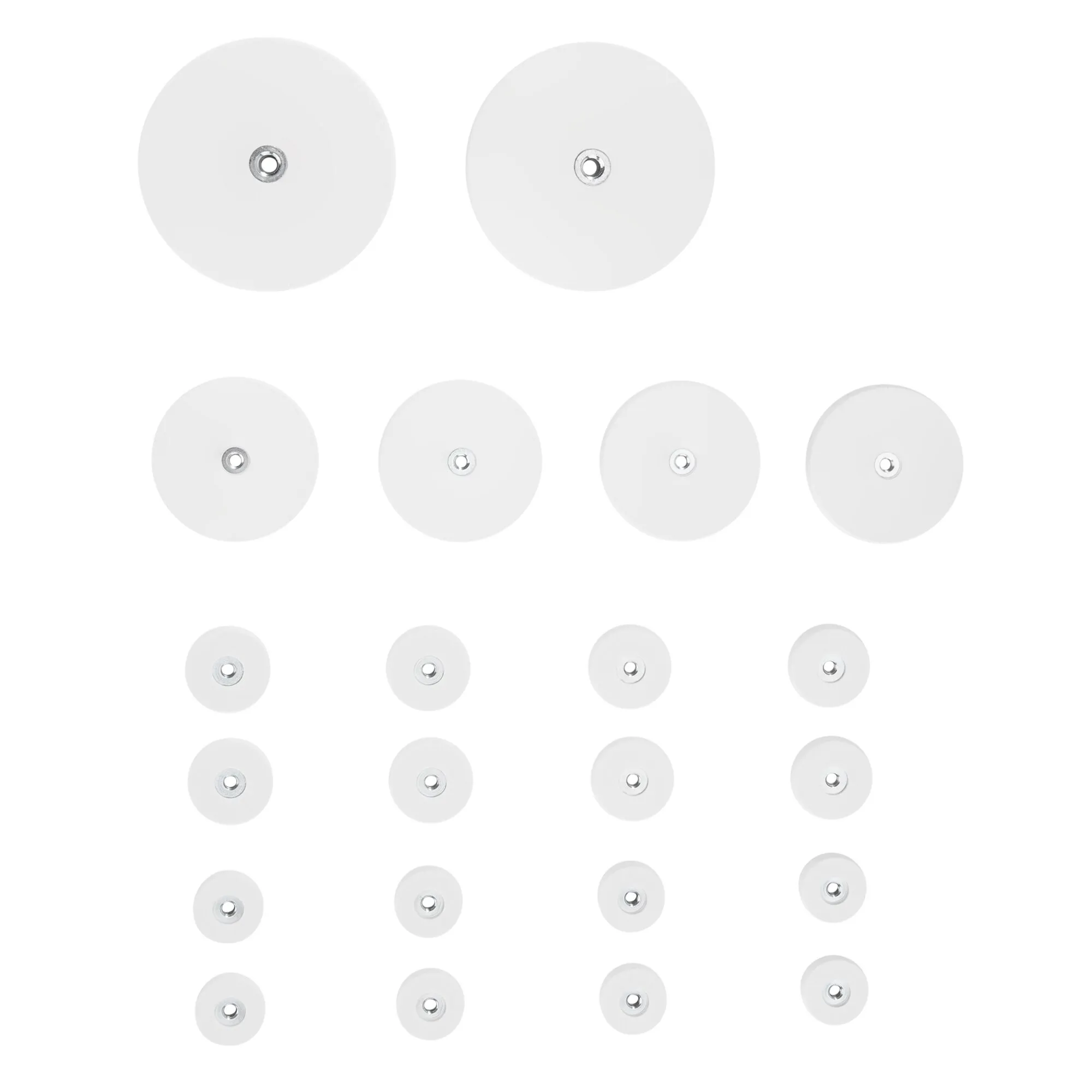Magnet-Set Basic mit 22 weißen, runden Scheibenmagneten in verschiedenen Größen, jeweils mit zentralem Metallring und Loch, übersichtlich angeordnet