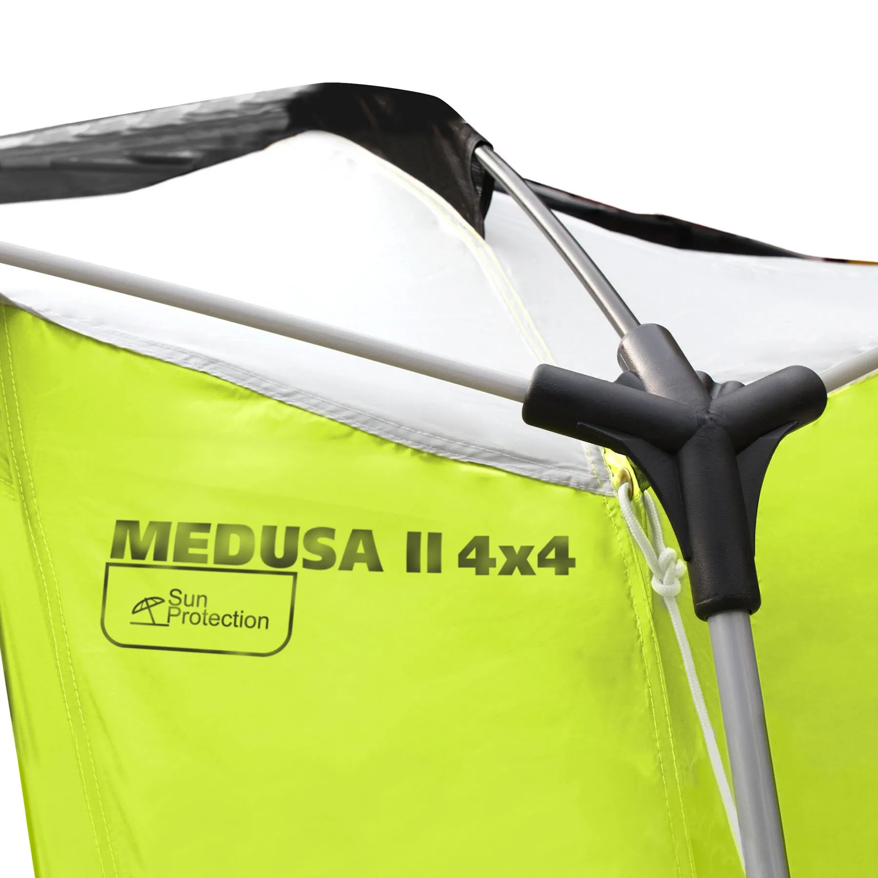 Detailaufnahme des grünen Leichtpavillons Medusa II 4x4 mit weißem Dach, Gestänge und schwarzer Eckverbindung sowie Sun-Protection-Aufdruck