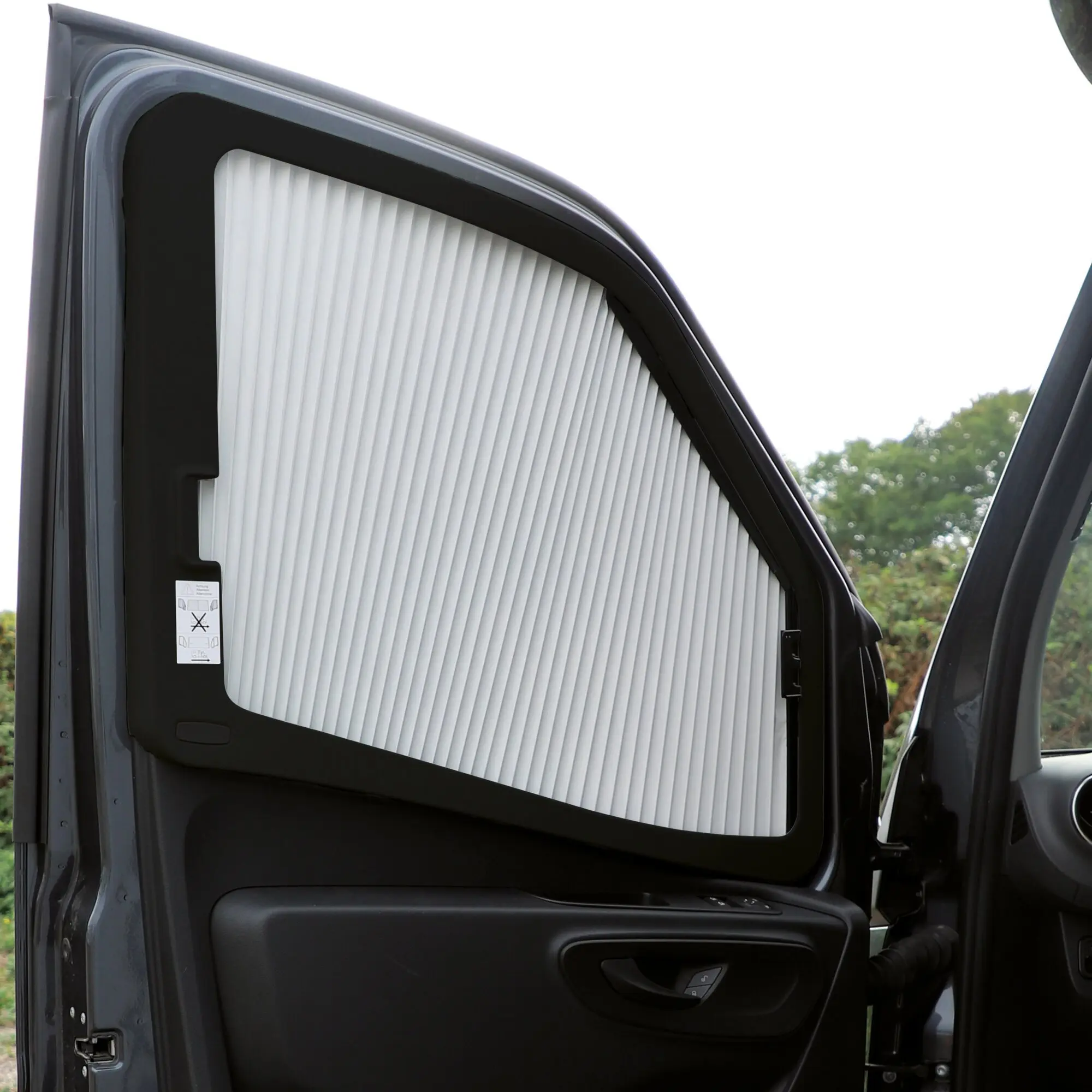 REMIfront IV, schwarz für MB Sprinter ab Bj. 2018/03 mit großem Sensorgehäuse und MPC-Gehäuse unten