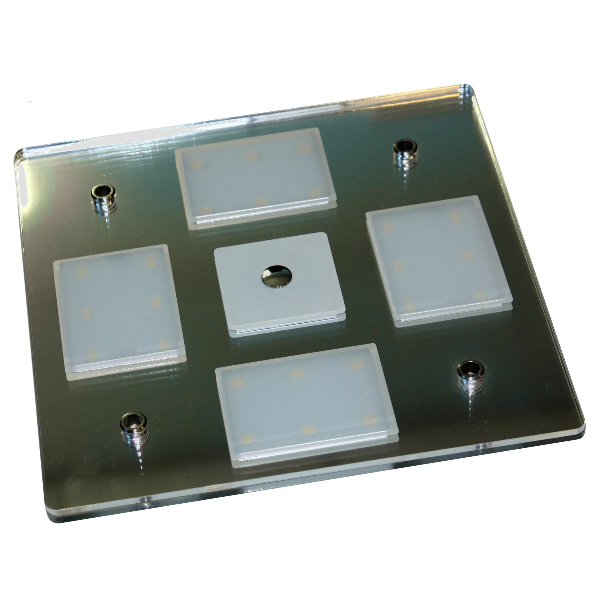 Deckenleuchte Nightlight 5 mit quadratischer Spiegelfläche, fünf weißen quadratischen Leuchtenelementen und verchromten Abstandshaltern