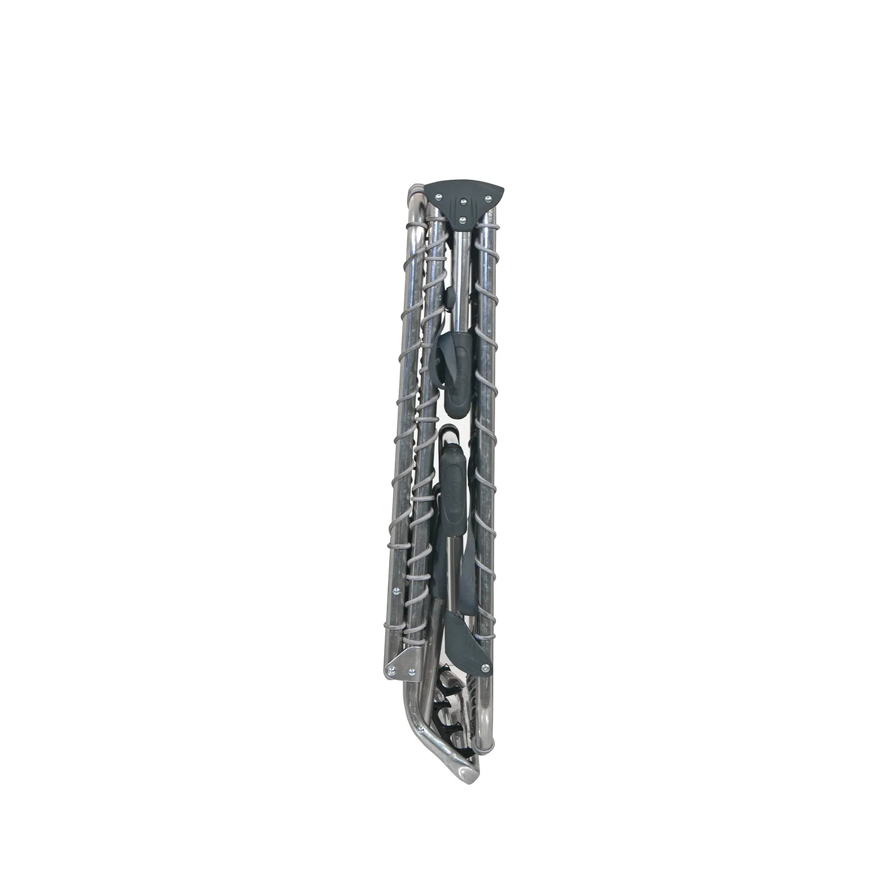 Zusammengeklappte Dreibeinliege AL/367 Classic mit silbernem Aluminiumgestell und schwarzen Kunststoffgelenken auf weißem Hintergrund