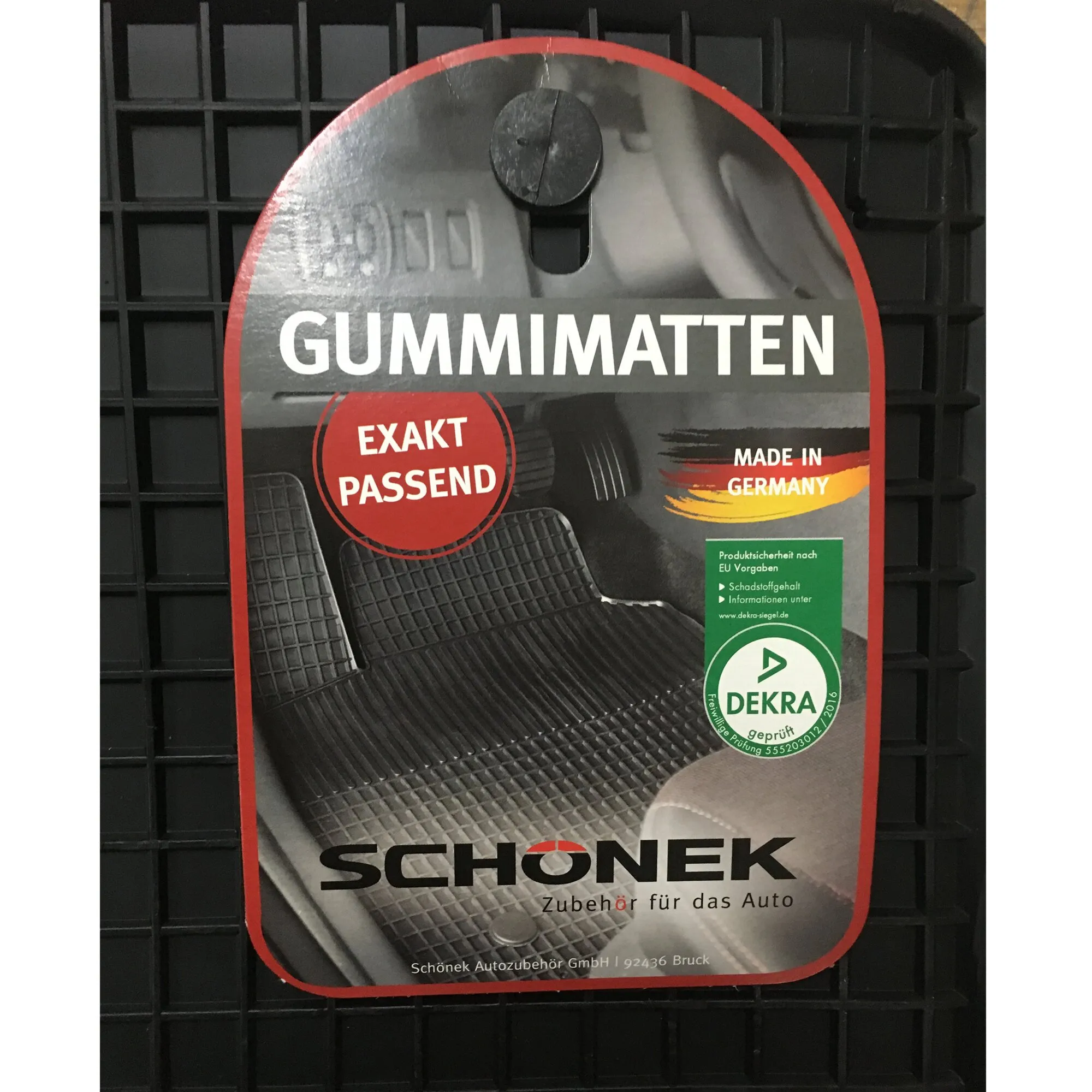 Verpackte schwarze Gummimatte mit Wabenprofil für den Mercedes-Benz Sprinter W907/W910 von Schönek, hergestellt in Deutschland